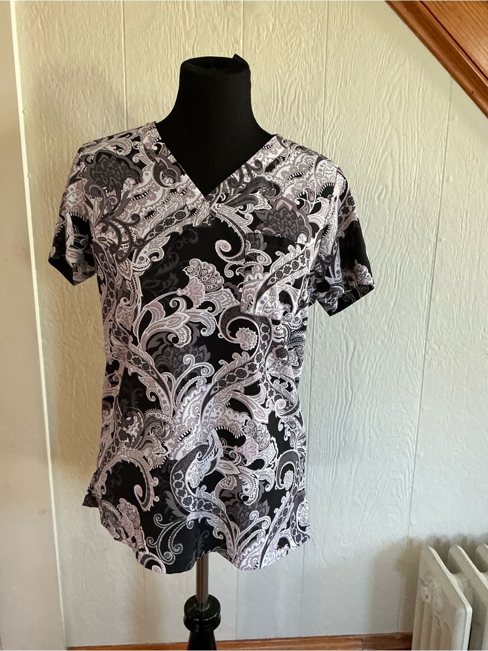 Women's Black and White Paisley V-Neck Top